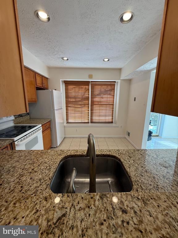 Building Photo - 5719 Independence Cir