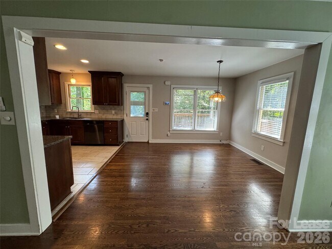 Building Photo - 219 Larkfield Rd