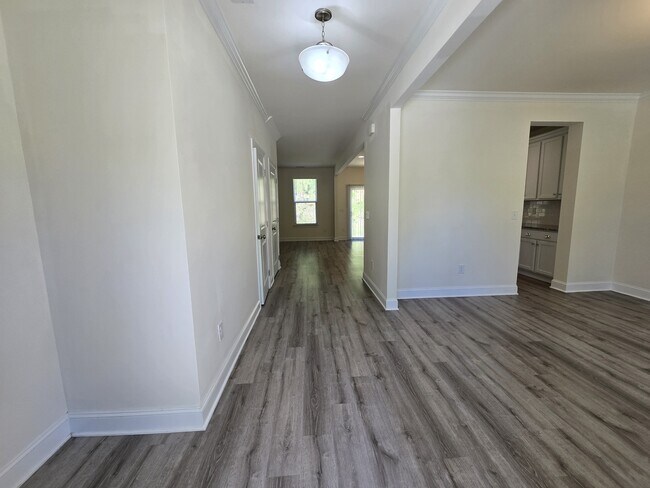 Building Photo - 421 Sailor Wy
