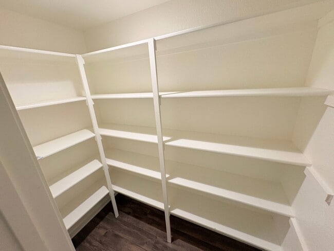 Building Photo - ***MOVE IN SPECIAL*** 3 Bedroom | 2.5 Bath...