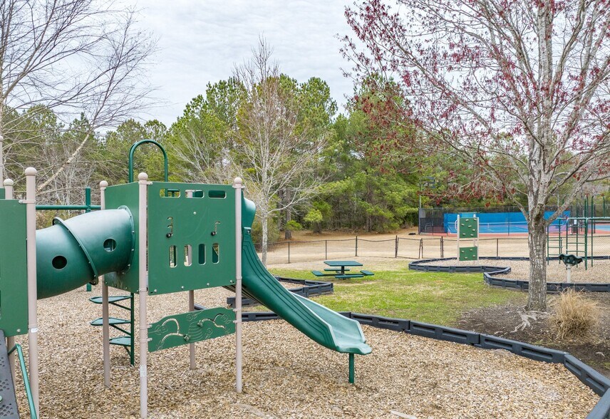 Building Photo - 220 Winding Chestnut Dr