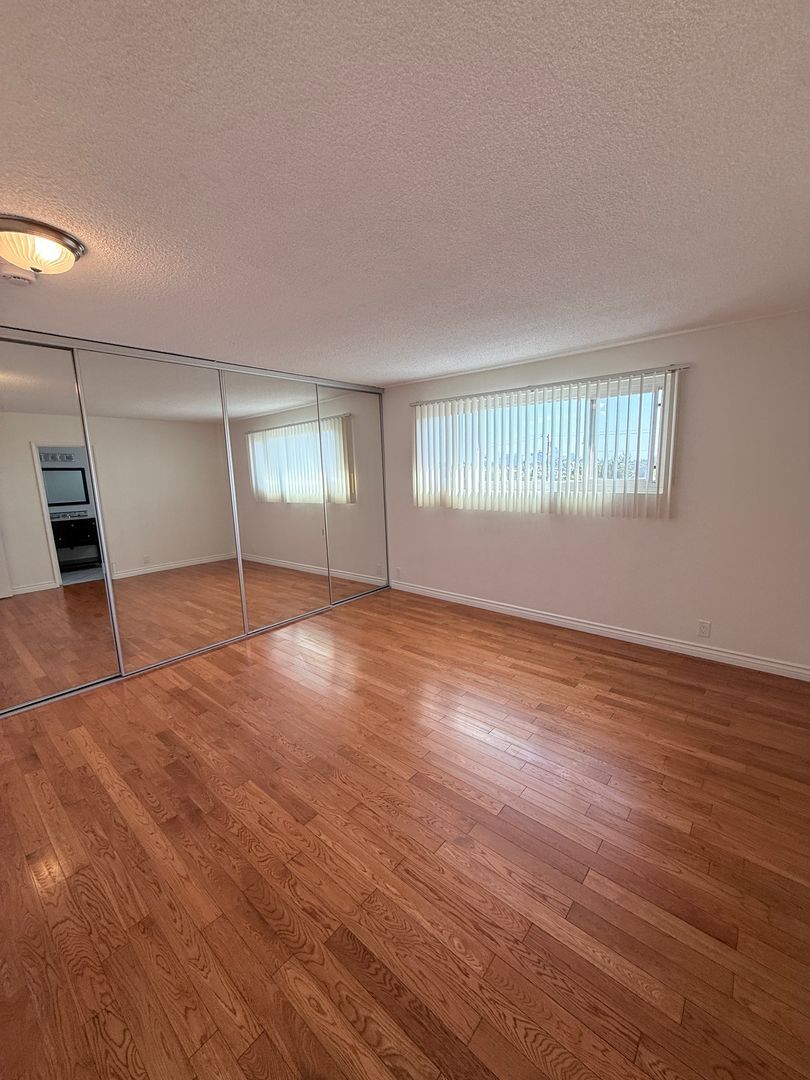 Building Photo - 4432 Franklin Ave