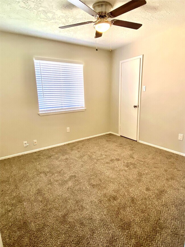 Building Photo - 4806 Temple Bell Dr