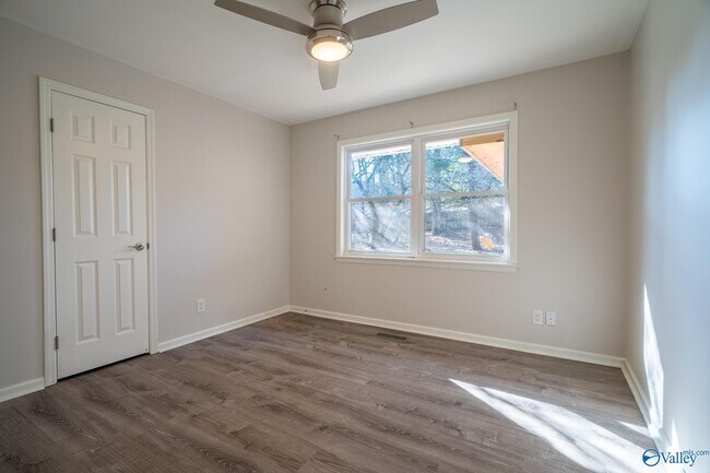 Building Photo - 205 High Rd