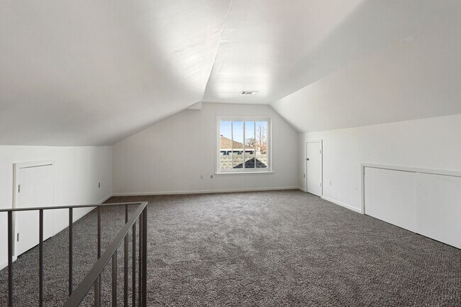 Building Photo - Newly Renovated 3BD/2BA Penthouse, 1/2 Block Off St Charles Ave. Private Roof Deck!