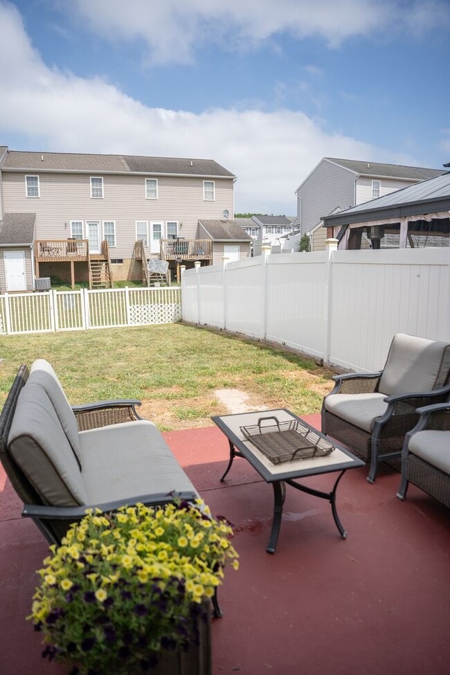 Building Photo - Charming 3 Bedroom, 1.5 Bath Townhome - EL...