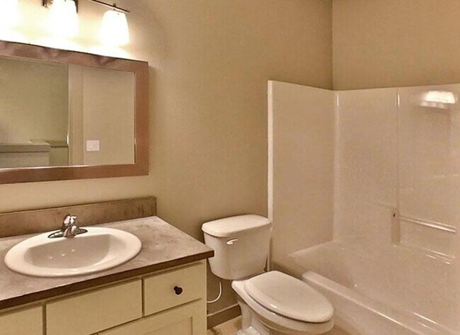 Building Photo - Arbor Lodge Neighborhood Townhome with Central A/C, Garage, In-Unit Laundry, Fenced Backyard