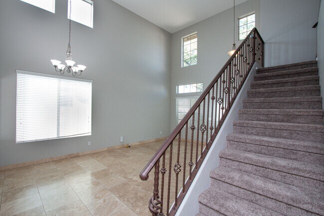 Building Photo - Welcome to this stunning 4 bedroom, 2.5 ba...