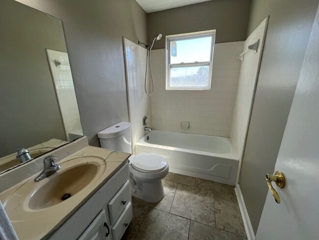 Building Photo - Renovated 3 Bedroom 1 Bath Home for Rent! ...
