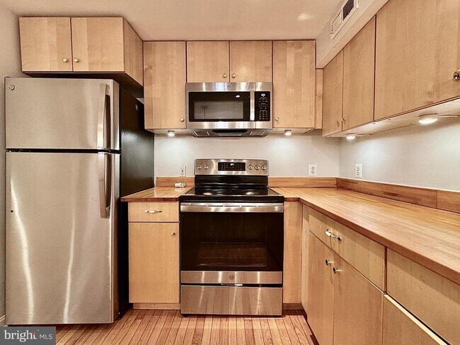 Building Photo - 2017 13th St NW