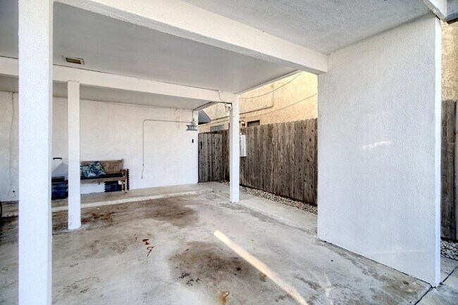 Building Photo - Charming 1-Bedroom Oasis on Highland Drive, Oxnard - Silver Strand