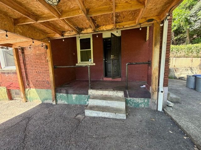 Building Photo - 142 Robinson St