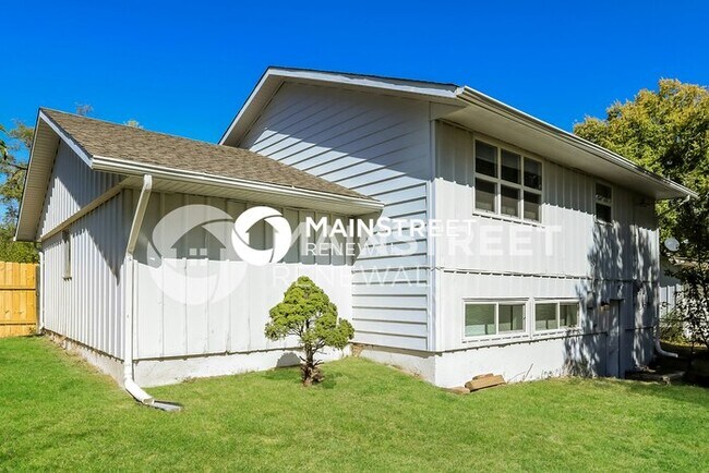 Building Photo - 4 Bedroom Pet-Friendly Home in KANSAS CITY, MO with Main Street Renewal