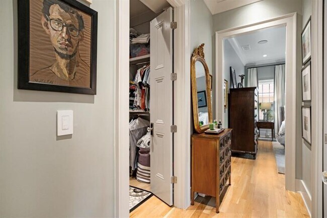 Building Photo - 407 8th St NE