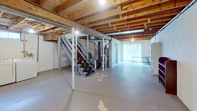 Building Photo - Brick 1 BR 1 BA duplex with hardwood floors in nice residential neighborhood