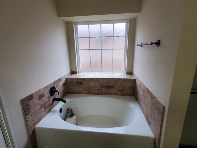 Building Photo - 16113 Juliet Dr