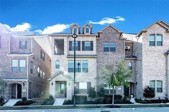 Building Photo - 2421 Springhill Ave