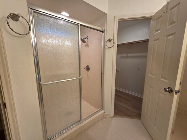 Building Photo - 1303 Malibu Dr