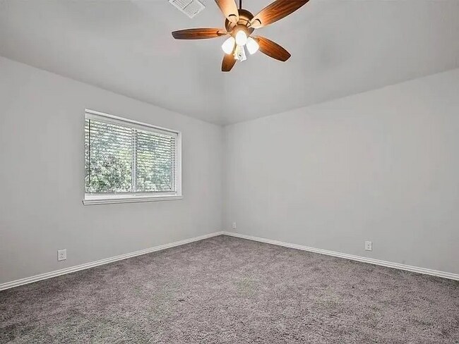 Building Photo - 1902 Sunflower Dr