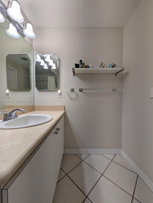 Building Photo - 3500 Coral Wy