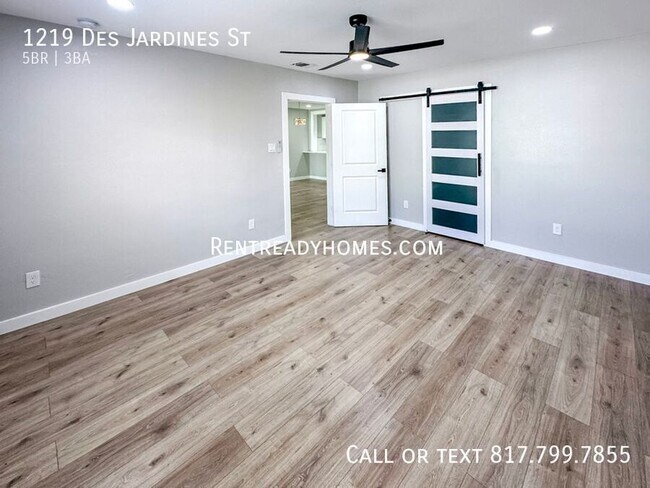 Building Photo - 1219 Des Jardines St