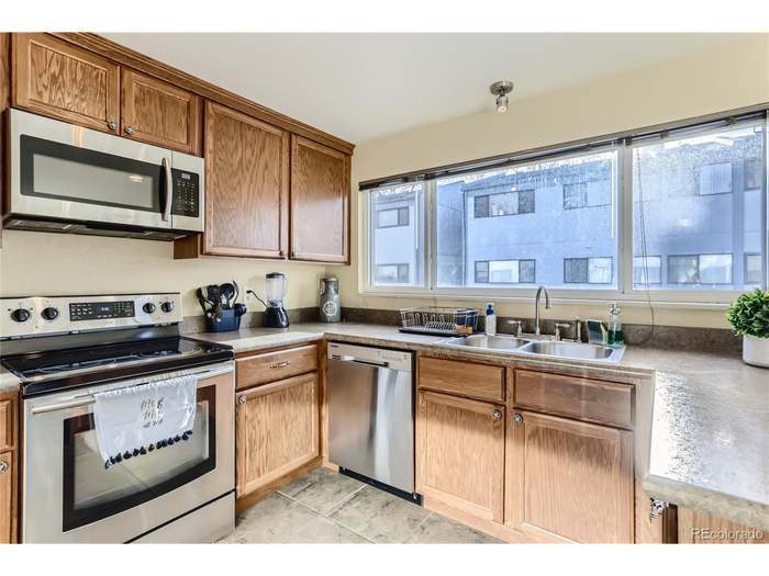 Building Photo - 15065 E Louisiana Dr