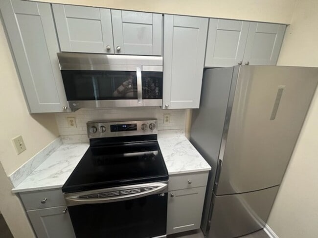 Building Photo - 4711 Cobblestone Drive, Unit E1