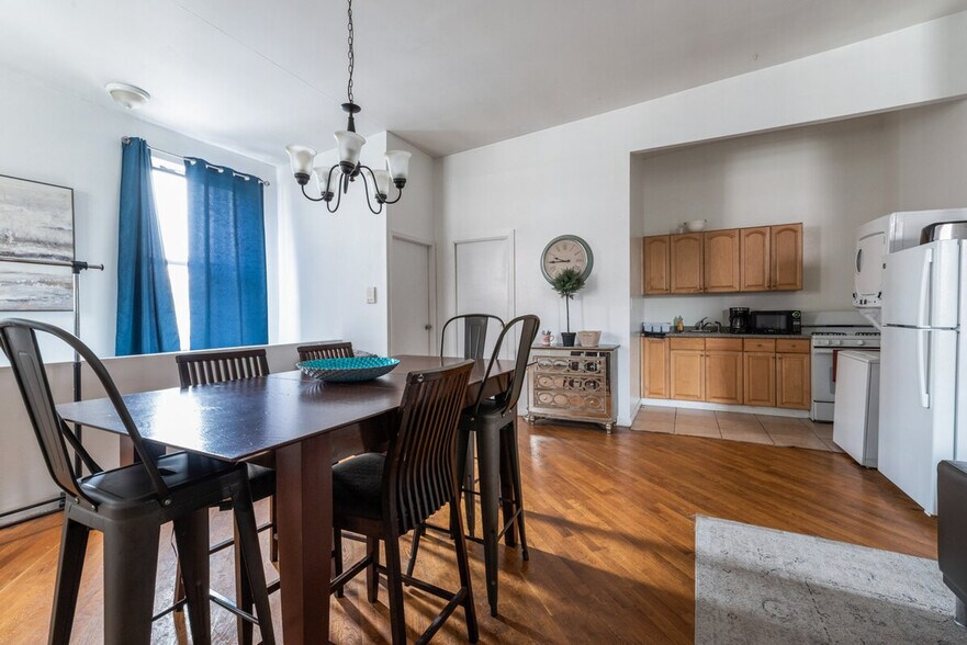 Building Photo - 2257 1st Ave