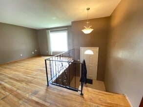Building Photo - 3 Bedroom Home Available in Elkhart!