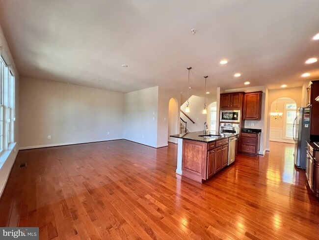 Building Photo - 376 Parkview Ave