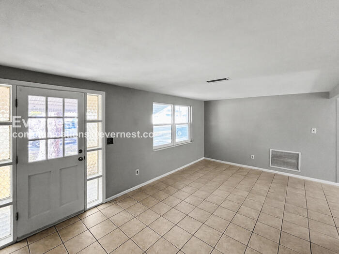 Building Photo - 2412 Arcadia Rd