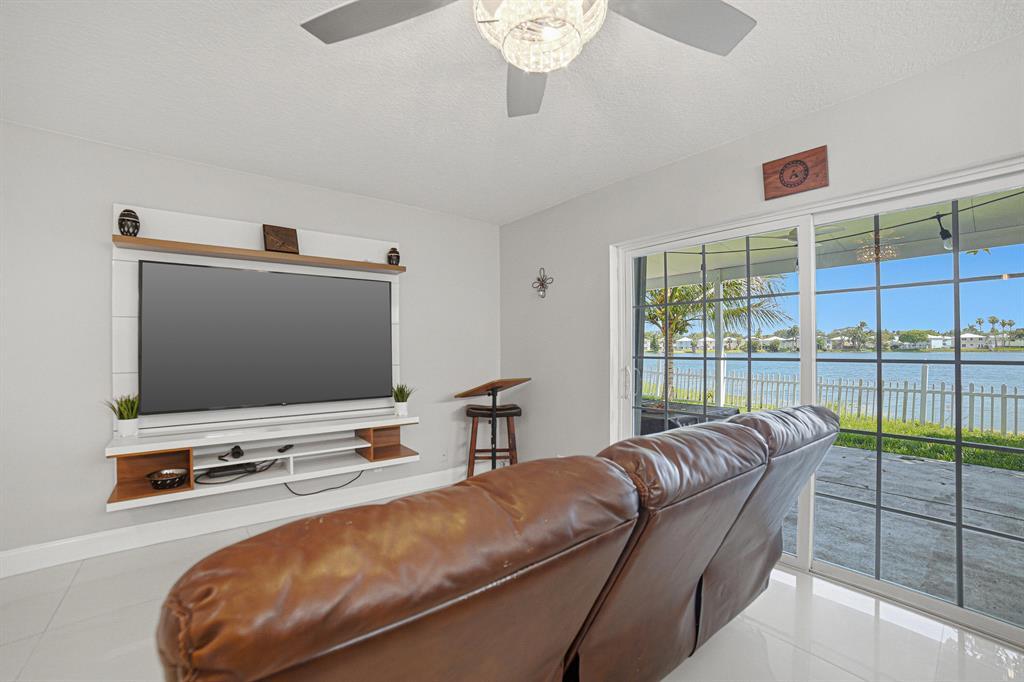 Building Photo - 6466 Buena Vista Dr