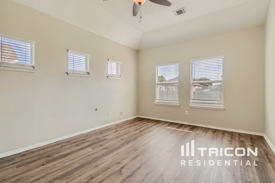 Building Photo - 5824 Somerton Dr