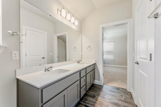 Building Photo - 157 Riverhill Dr