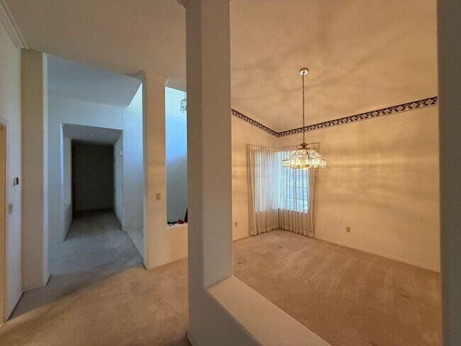 Building Photo - 625 Fox Hollow Way