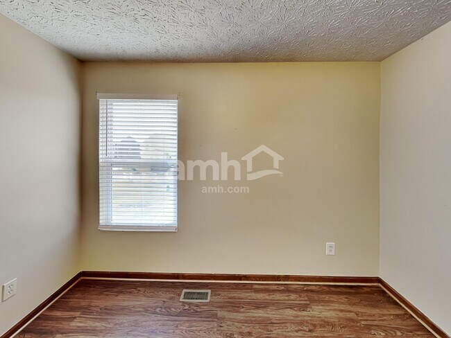 Building Photo - 336 Sycamore Dr