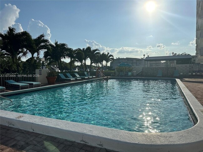 Building Photo - 401 Golden Isles Dr