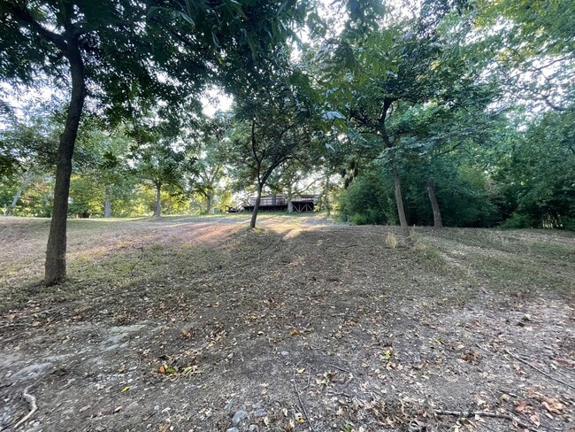 Building Photo - NEW ON MARKET /// RIVER FRONT CABIN AVAILABLE!!