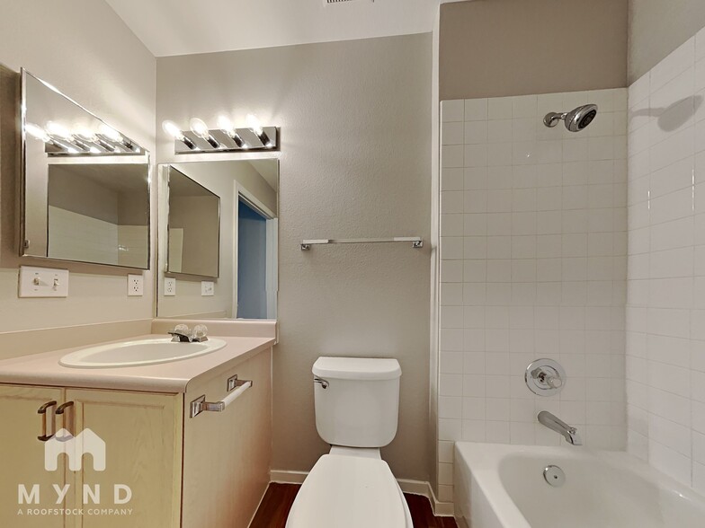 Building Photo - 2604 Noble Fir Ave