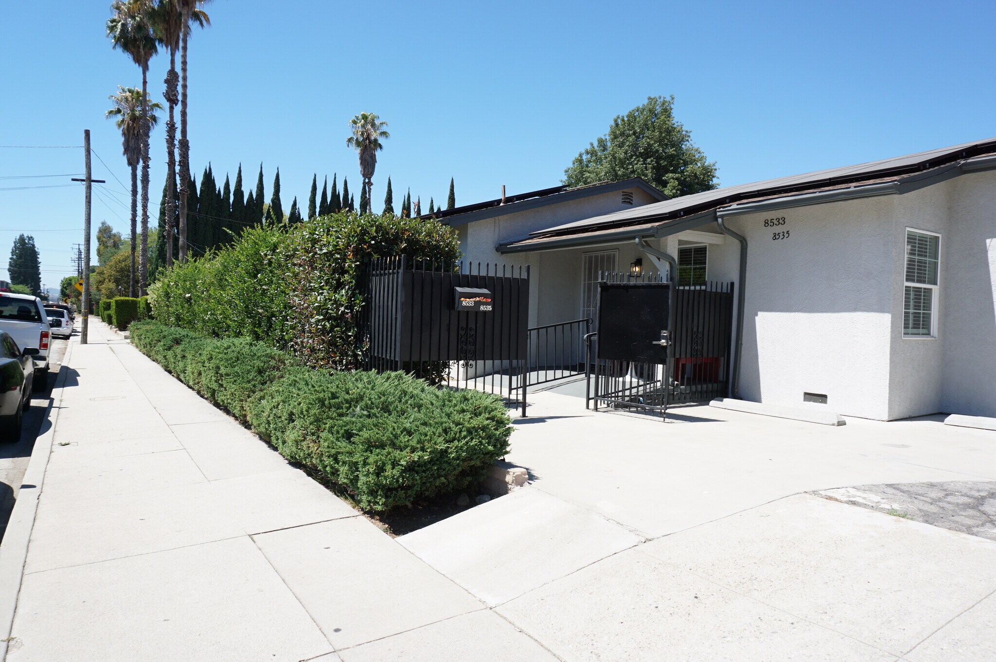 Building Photo - 8533 Woodley Ave