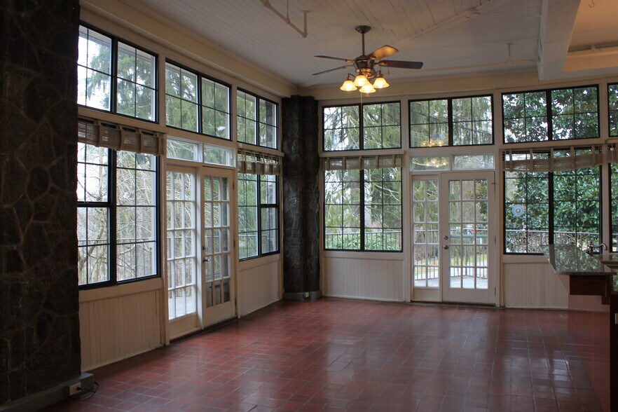 Building Photo - 60 Caledonia Rd