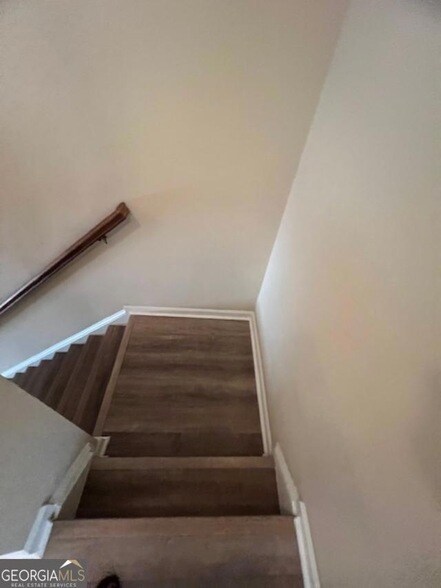 Building Photo - 2918 Hillside Pl