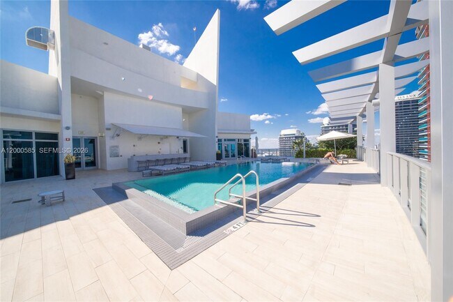 Building Photo - 1100 S Miami Ave