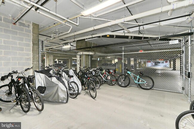 Building Photo - 635 Slaters Ln