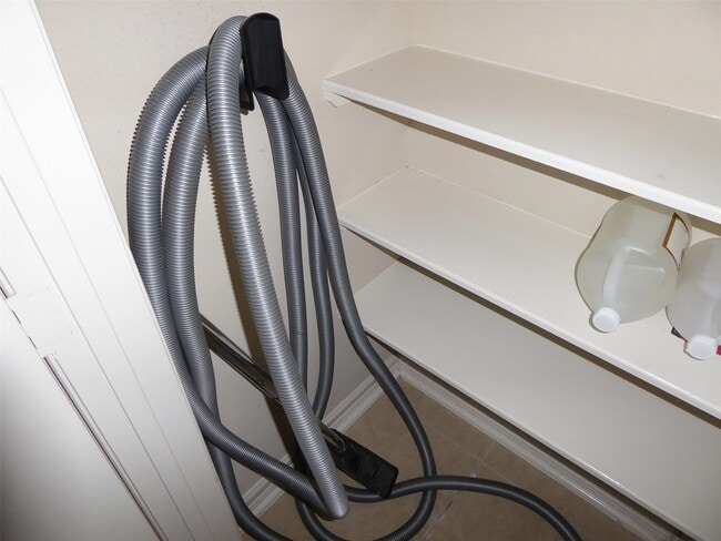 Building Photo - 10225 Wood Fern Ct