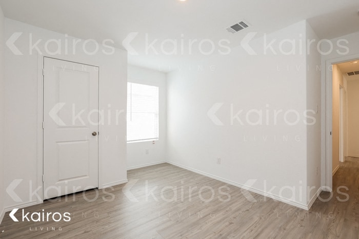 Building Photo - 13827 Weir Pl