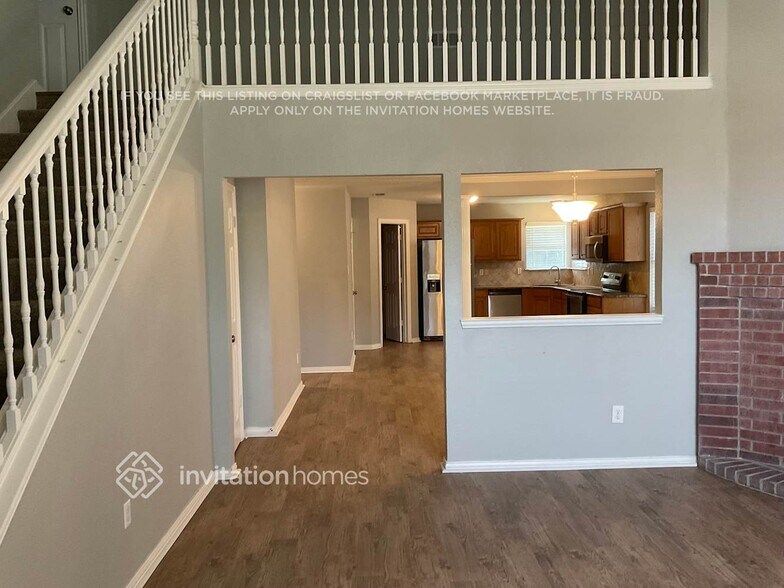 Building Photo - 823 Yellowstone Dr