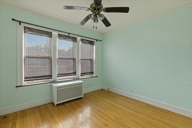 Building Photo - 7409 N Claremont Ave