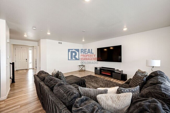 Building Photo - 960 S De Gaulle Ct