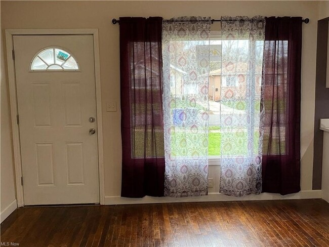 Building Photo - Renovated 3 Bedroom Home with 2 Full Baths